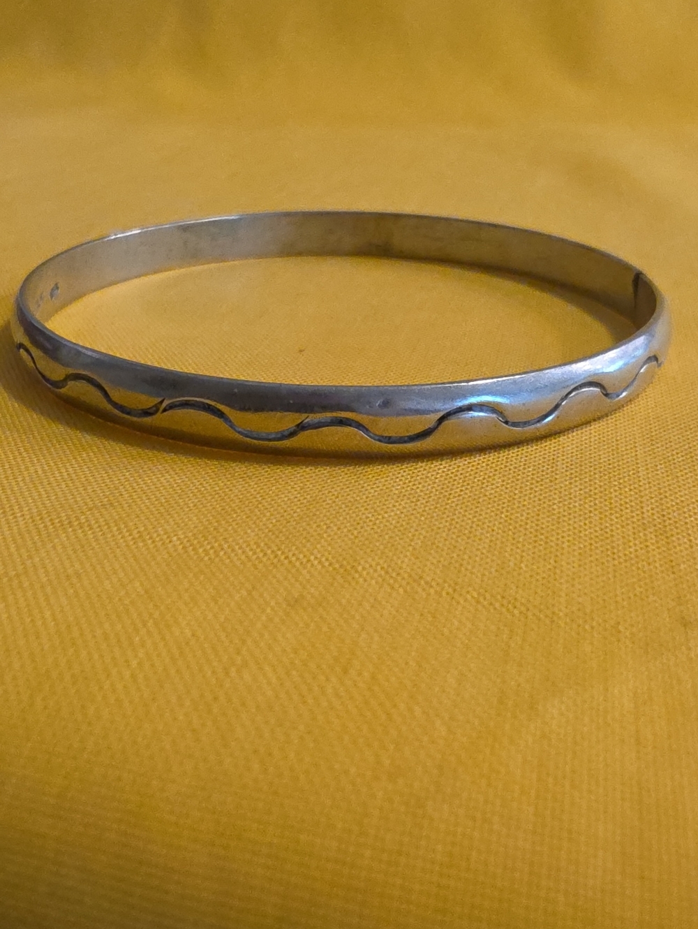 Vintage Navajo ▪︎ Sterling Silver 925 ▪︎ Southwestern Style Etched Bangle